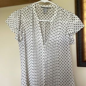 Super cute H&M flutter sleeve polkadot top